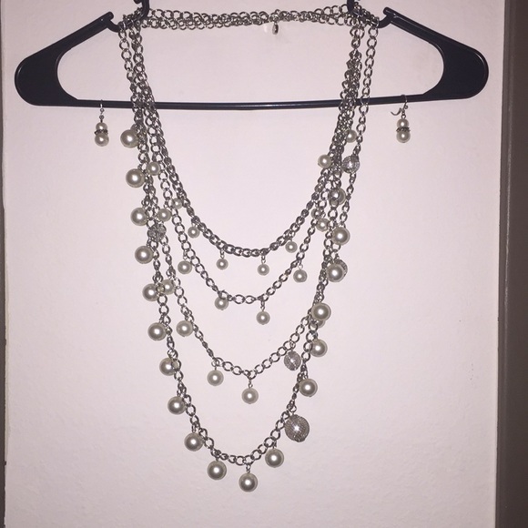 Necklace and earrings set - Picture 1 of 3